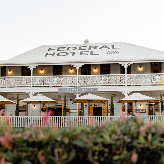 photo of exterior painting of Federal-Hotel-Alstonville